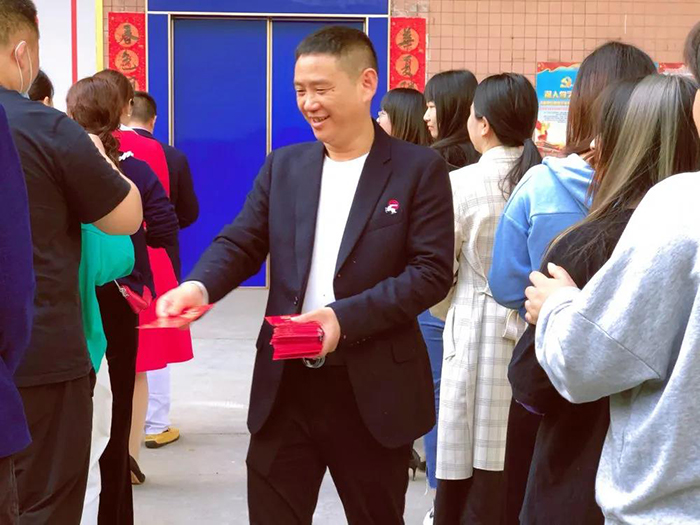 麻豆成人91精品二区三区董事长王洪贵发红包